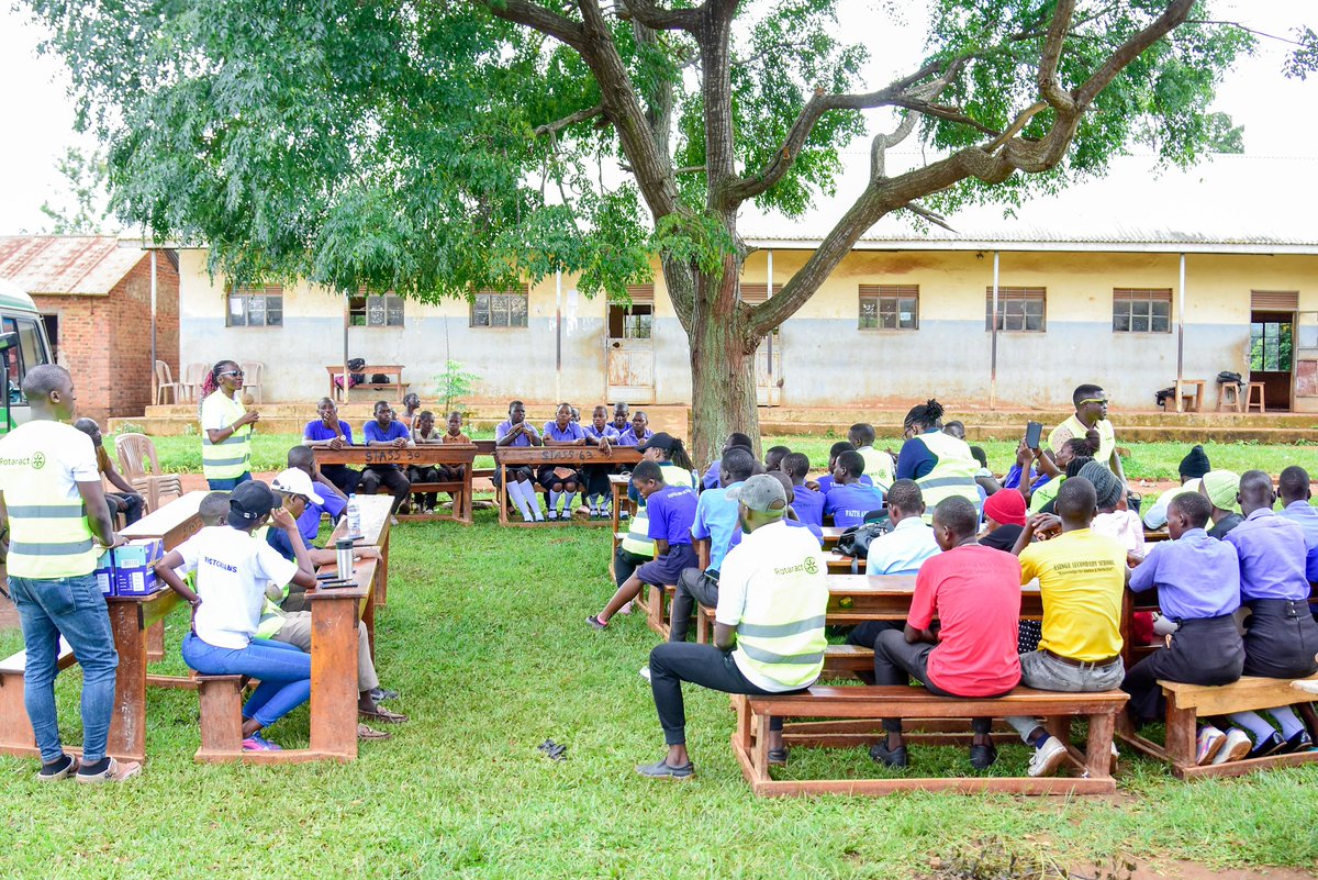 RotaryMedia256's tweet photo. Brimming with joy as the Rotaract Club of @rctlakevictoria mentors students at St. Andrews Secondary School in the Wabulugu project! Witnessing growth and empowerment is our mission. #RotaractLakeVictoria #WabuluguProjectJoy https://t.co/G15MUmwmDe