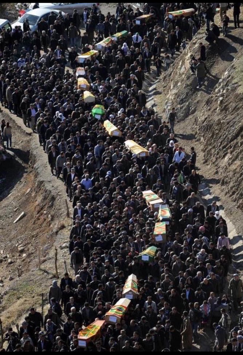 Devlete ait uçaklar, devlete ait bombalar, devlete ait üniformalılar 
Çoğu çocuk 34 insanı küle çevirdi.
Ölen var öldüren yok,
Çünkü öldürülenler Kürt.
Kürt’ün katili yok!
#Roboskî