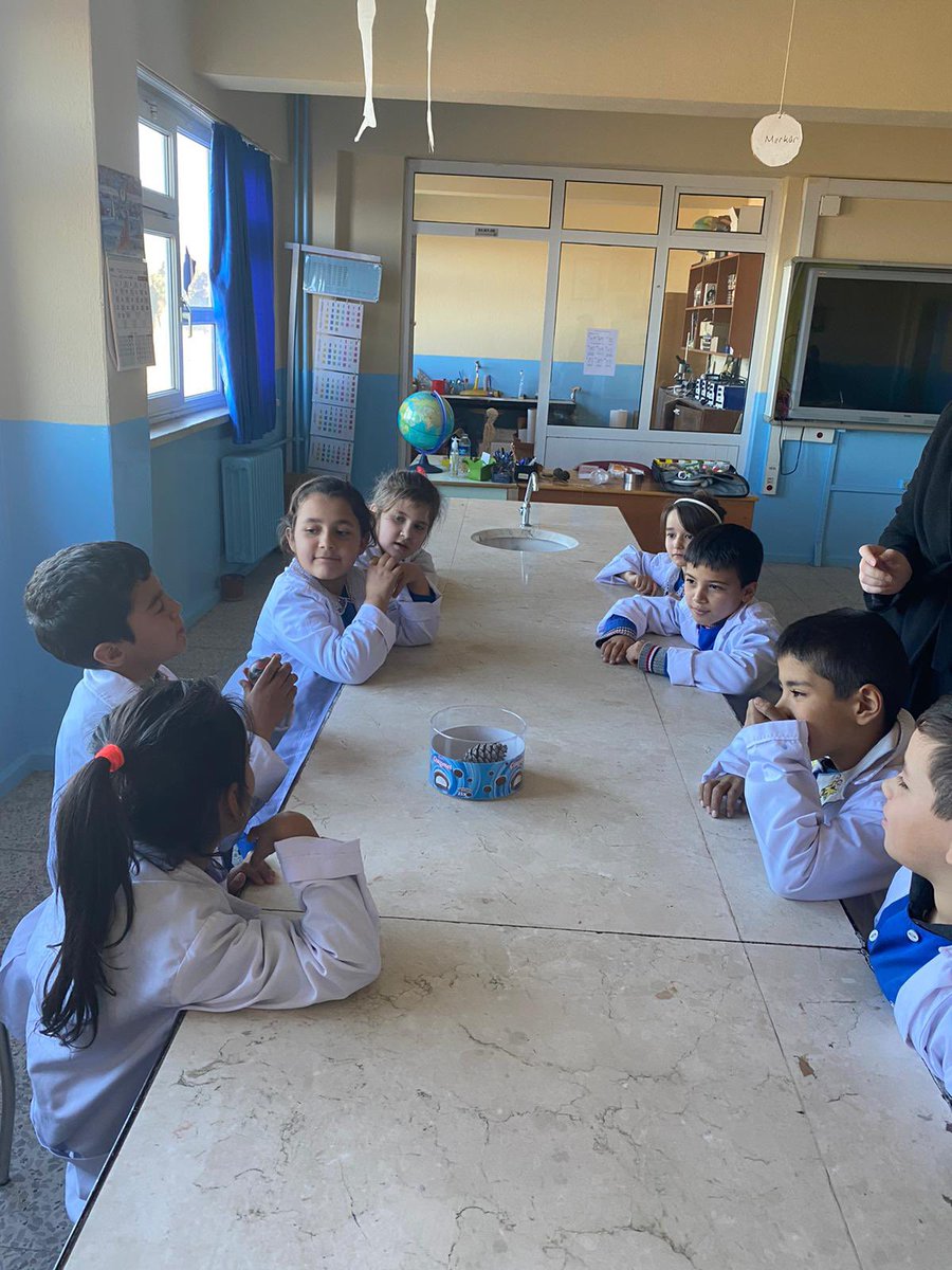 KaleOzluce's tweet photo. Okulumuz Sehit Polis Yilmaz İlkokulu 3 ve 4. sinif ogrencilerimizin 2023-2024 egitim ogretim yili 1. donem Fen Bilimleri Dersi Deney Cantasindaki uygulamalar devam etmektedir. Ogrencilerimize ve ogretmenimize tesekkur ederiz.  @ArgeDenizli @denizlimem @YTEMEL3 @kalemem20 https://t.co/rrXEpEjWXR