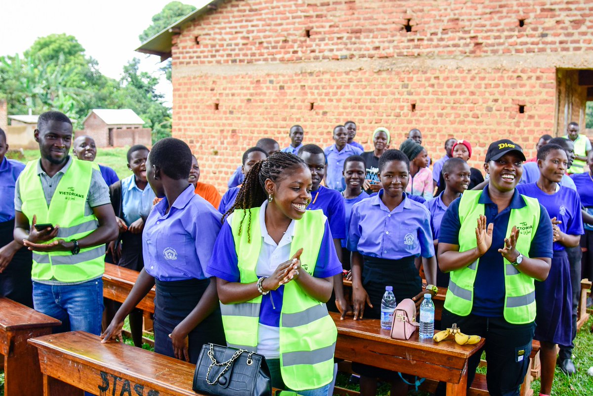 RotaryMedia256's tweet photo. Brimming with joy as the Rotaract Club of @rctlakevictoria mentors students at St. Andrews Secondary School in the Wabulugu project! Witnessing growth and empowerment is our mission. #RotaractLakeVictoria #WabuluguProjectJoy https://t.co/G15MUmwmDe