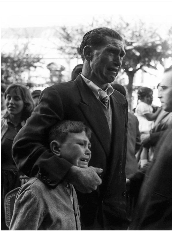 MariaSolar2's tweet photo. Hai hoxe cen anos nacía no Cabo Vilan, Manuel Ferrol o fotógrafo da emigración. https://t.co/uKLHTLgdfn