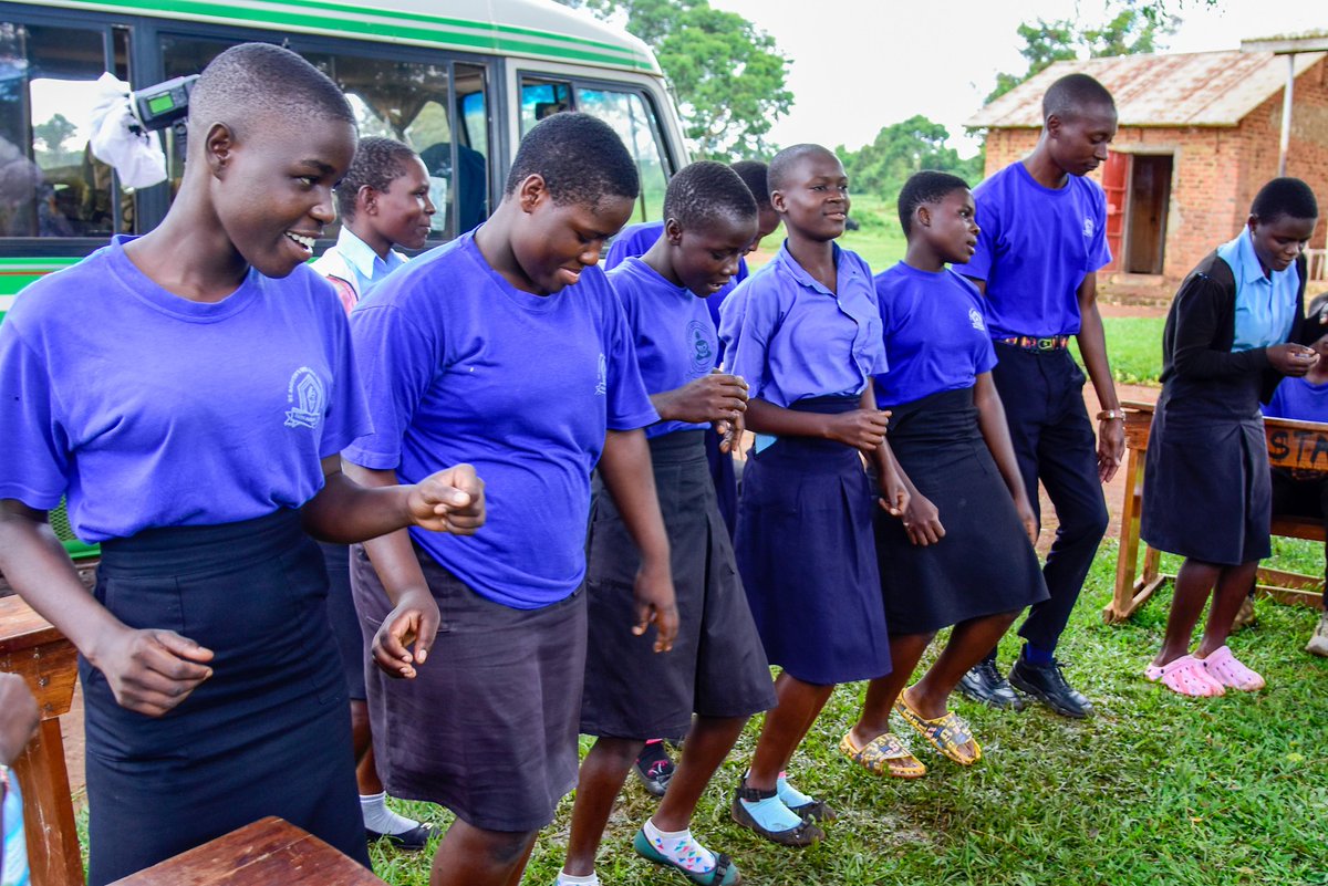 RotaryMedia256's tweet photo. Celebrating the joy of mentorship with Rotaract Club of @rctlakevictoria at St. Andrews Secondary School in the Wabulugu project! Together, we're shaping futures and making a positive impact. #RotaractJoy #WabuluguProjectSuccess https://t.co/RnchbhokDE