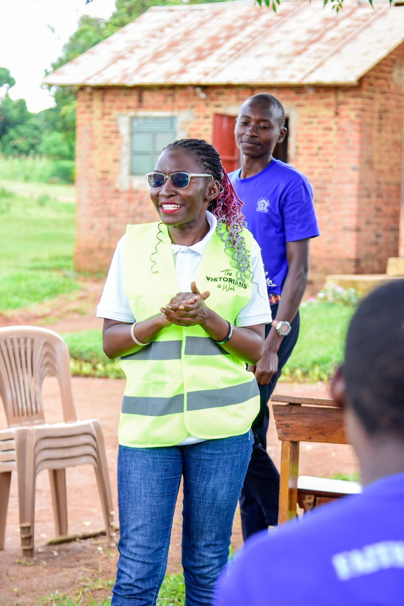 RotaryMedia256's tweet photo. Celebrating the joy of mentorship with Rotaract Club of @rctlakevictoria at St. Andrews Secondary School in the Wabulugu project! Together, we're shaping futures and making a positive impact. #RotaractJoy #WabuluguProjectSuccess https://t.co/RnchbhokDE