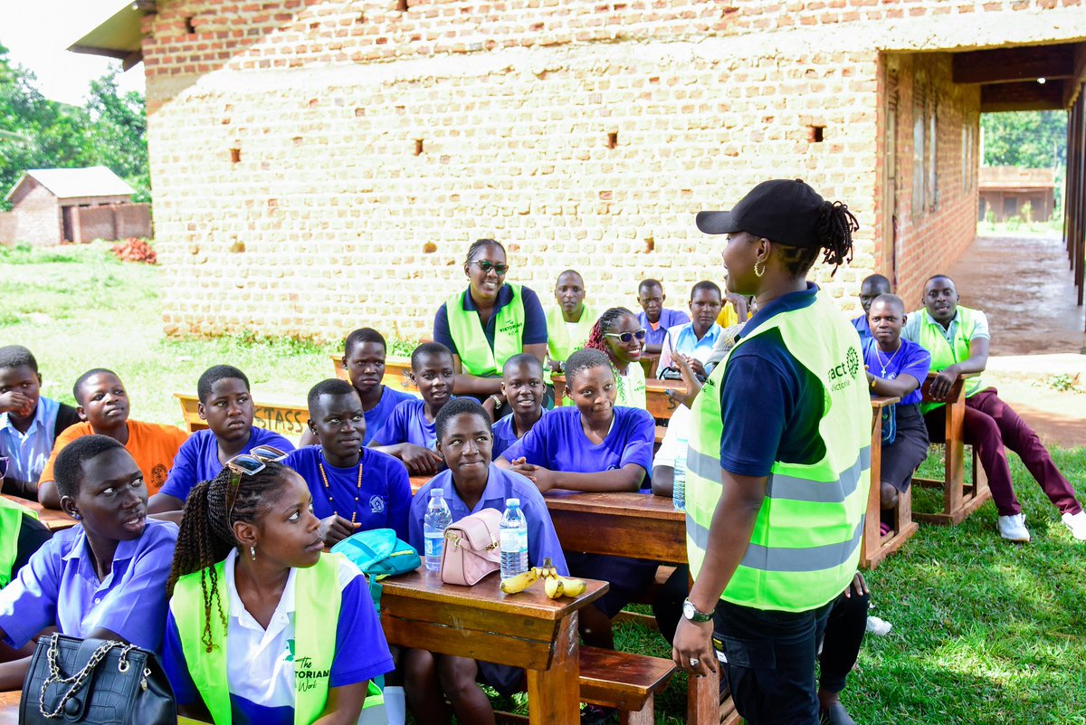RotaryMedia256's tweet photo. Mentoring moments that light up our hearts at St. Andrews Secondary School, thanks to the Rotaract Club of @rctlakevictoria in the Wabulugu project! Join us in spreading the joy of education. #RotaractLakeVictoria #WabuluguMentors" https://t.co/B2IUBLFNbl