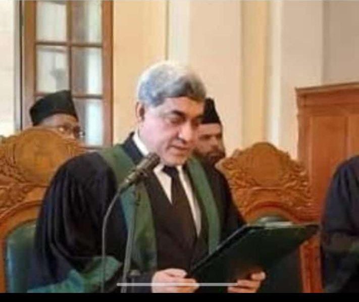 DanishR_Baloch's tweet photo. You have no right to be called as Chief Justice, Abbasi Shb.

A person like you can do anything for money and favor

You have killed the future of deserving students of Sindh

We won't tolerate this injustice anymore

#WeRejectHighCourtDecision https://t.co/iLmC79HiRC