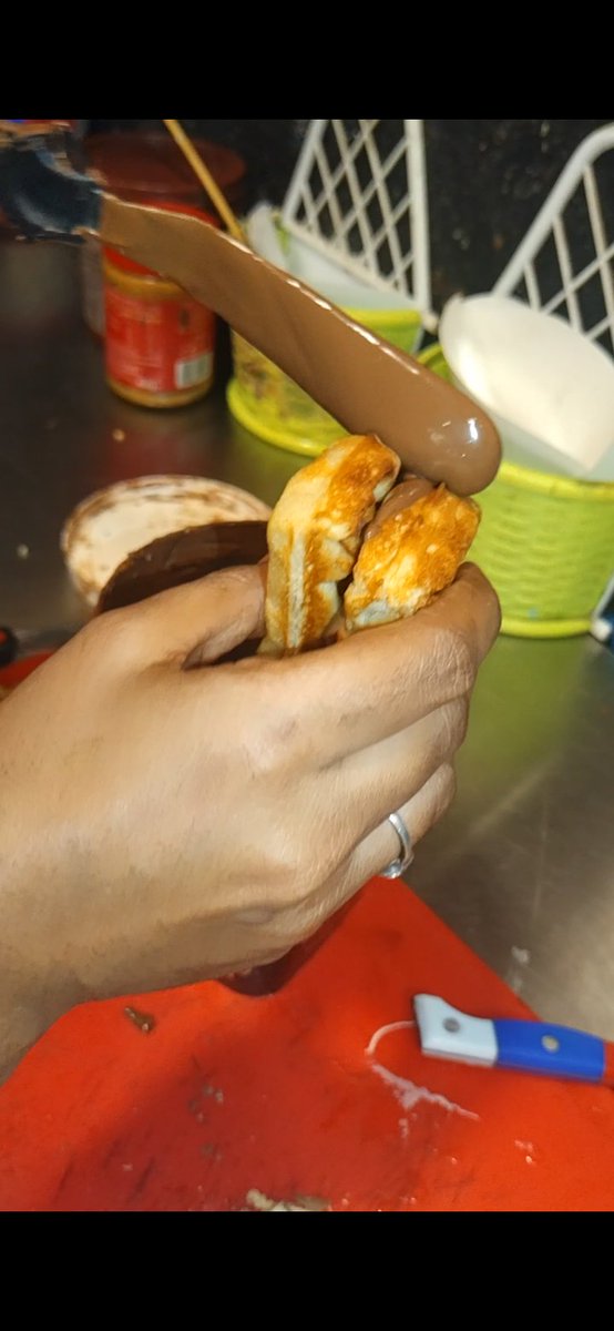 TomPeter894198's tweet photo. Nutella Kitkat Crunch Waffle 🧇 Making  #asgariuecret #AUSvPAK #BabarAzam𓃵 #fishtanklive #jjk247 #KimYooJung  #LeeSunKyun #PAKvsAUS
https://t.co/vAywPrMbdj https://t.co/yclrphpDum