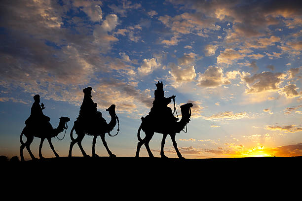 sweetgrass2013's tweet photo. 👑¡Los #ReyesMagos están en camino!👑

Que sus regalo🎁lleven muchas sonrisas y momentos especiales. 

Disfruta con el roscón y pásate a verlos en la cabalgata.❤

¡Feliz #NocheDeReyes!😊

 #Sonrisas #MomentosFelices #Sorpresas https://t.co/5aUzbuTF2d