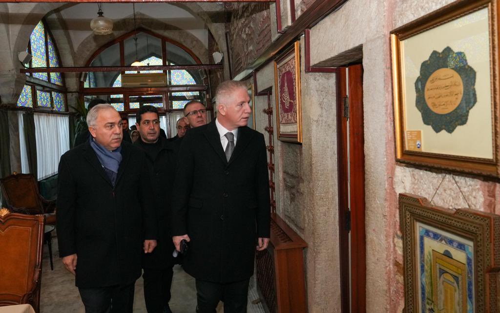 TC_istanbul's tweet photo. Valimiz @gul_davut, Hanımlar Eğitim ve Kültür Vakfı’nı (HEKVA) ziyaret etti.

Vali Gül, restorasyon çalışmaları devam eden Başmaki Şerif Tekkesi'nde incelemelerde bulunarak yetkililerden bilgi aldı. https://t.co/kGdBI5SACv