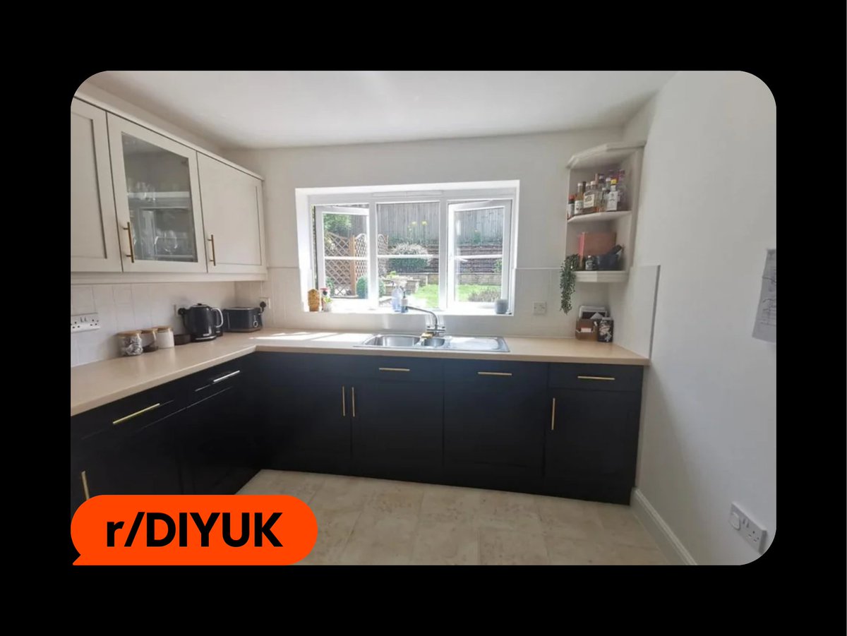 Reddit_UK's tweet image. From meh to masterpiece with just a paintbrush? Your cupboard glow-up deserves a chef's kiss u/hanni91! 👨‍🍳🎨 #KitchenMagic #DIY reddit.app.link/7d3CvD3ctFb