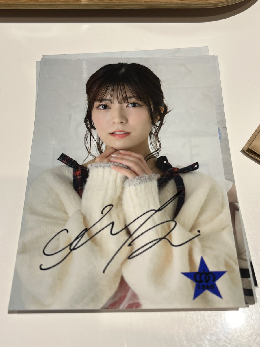 KeiChan020066's tweet photo. 👑サインも出なくなったなぁ…と思っていたら最後にいぶちゃんサイン来た✨
か、かわいい😍
#CROWNROAD https://t.co/vD74WQtXI1