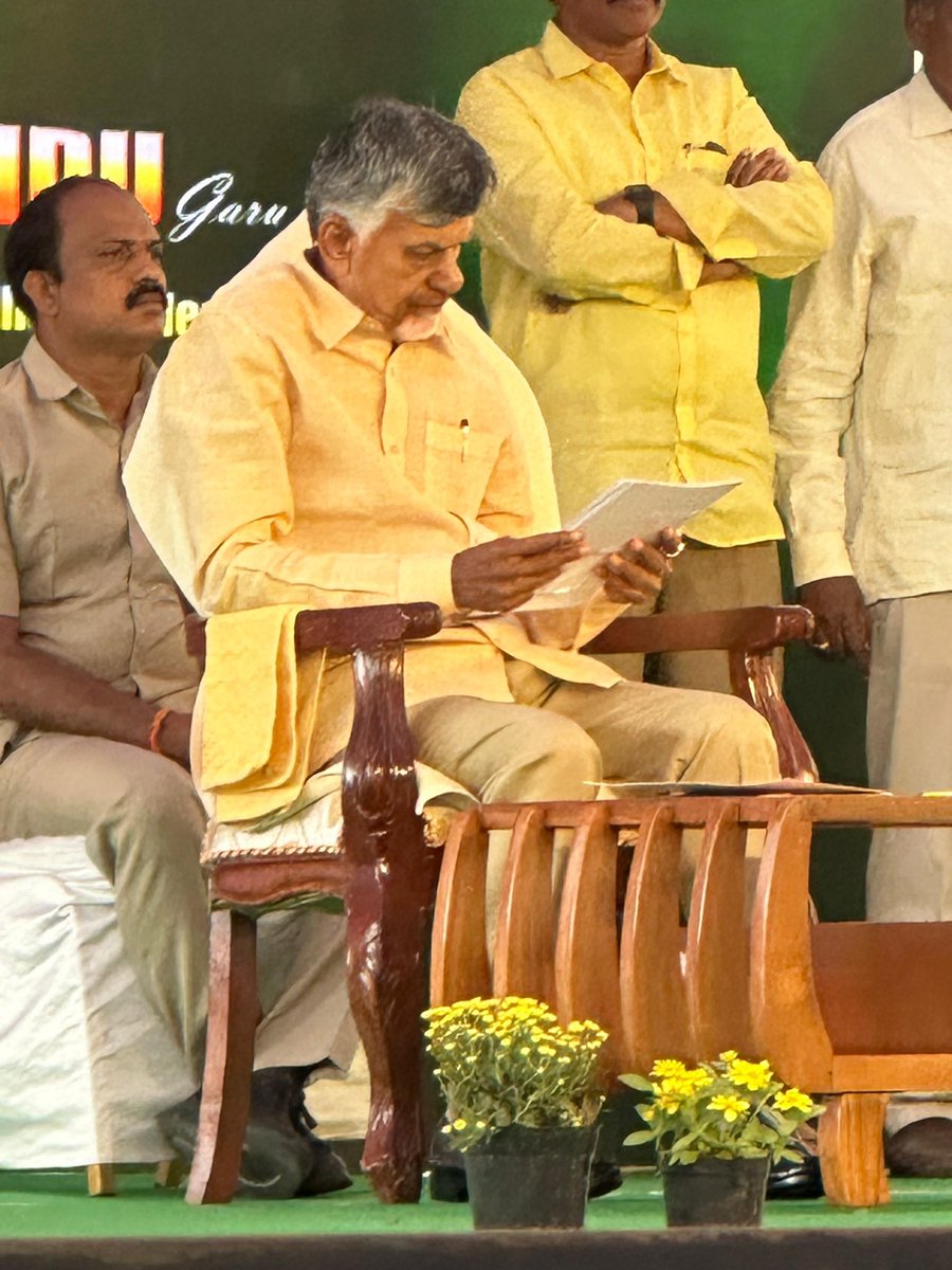 MOCKM529's tweet photo. @TEAM_CBN1 #CBNInBanglore
#BangaloreTDPForum
#BTFwithBoss https://t.co/sTR4QS7g8h