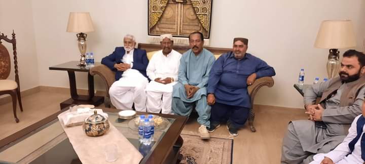 بلوچستان جو اڳوڻو وزير اعلي چيف آف جهلاوان نواب ثناء الله خان زهري غئبي ديرو هائوس پهچي چيف آف چانڊيو نواب غئبي سردار خان چانڊيو سان سندس شريڪ حيات جي وفات تي تعزيت ڪئي ايٽ غيبي ھاڻوس قمبر