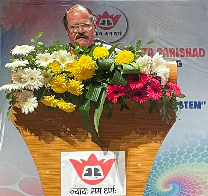 AdhivaktaP's tweet photo. Shri Jagdish Rana, Adhivakta Parishad, Rajasthan, introducing the topic for the fourth session ‘Criminal Law Reforms’ at the National Council Meeting, 2023 of @AdhivaktaP in Guwahati, Assam.
#ABAP https://t.co/1rZBiuM36W