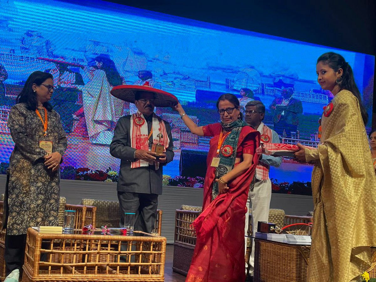 AdhivaktaP's tweet photo. Felicitation of the speakers and guests of the fourth session on ‘Criminal Law Reforms’ at the National Council Meeting, 2023 of @AdhivaktaP at IIT Guwahati, Assam.
#ABAP https://t.co/Ut47HUSrkE