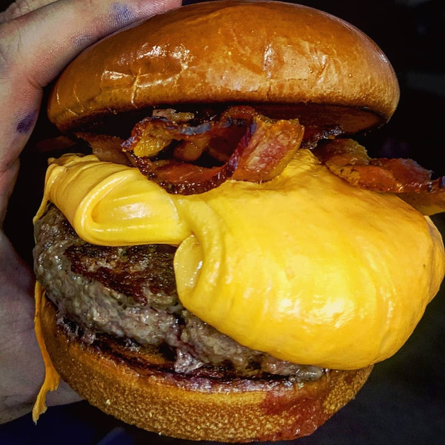 Some burger with your cheese?  Get in there folks, imagine this all over your face! 😋
🍔⁠
🍔
📷 @tomahawkburger Game Of Burgers.
🍔⁠
🍔
#tomahawkburger #deliverycuritiba #burgerliebe #blackbuns #beef #beefburger #burgerlover #burgerlovers #burgerporn