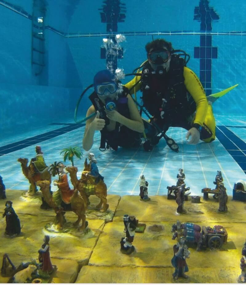 Moralzarzal's tweet photo. El viernes 29 de diciembre, en horario de 17:00 a 20:00 horas, ven a visitar nuestro Belén subacuático en la Piscina Municipal de Moralzarzal. Recuerda que tienes que inscribirte en info@sierranoroeste.net / 609 97 44 09. https://t.co/0WYvOymeFn https://t.co/R95fRN0j1E