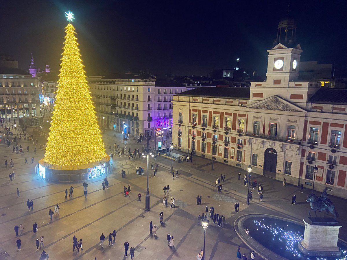 IsabelGuerraP's tweet photo. @albertochicote unos torreznos que sorprenden y unas vistas y trato inmejorables en @PuertalsolMad otra Navidad de 10 en tu casa!! https://t.co/3Ot6DfFfnG