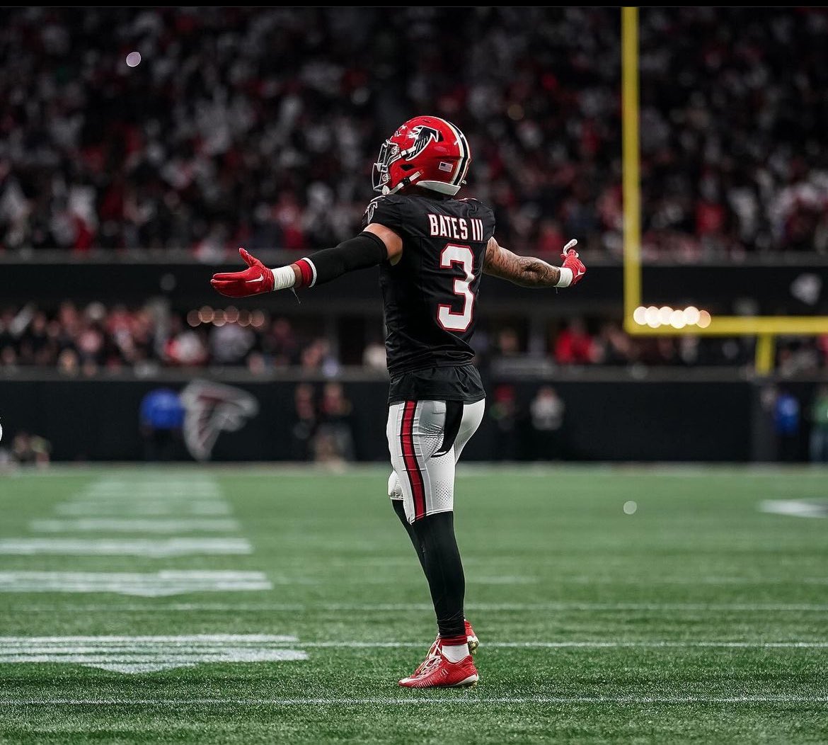Jessie Bates’ stats this season:

•117 tackles
•11 passes defended
•2 tackles for loss
•6 INTs, 1TD
•1 QB hit
•0 sacks
•3 forced fumbles