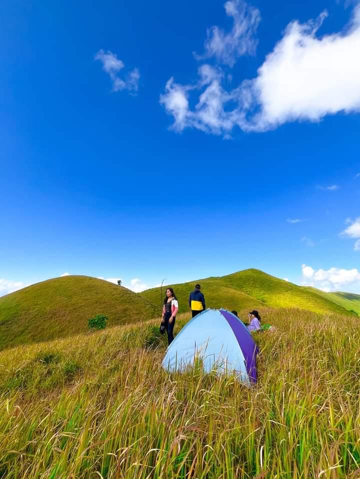 mizoraminsta's tweet photo. Pehlawn tlang, Mizoram
.
.
Pic credit ๐ท @zo_artui
.
.
.
#pehlawn #pehlawntlang #tlang #hill #mountain #mizoram #mizoraminsta #northeastIndia #camp #camping #tent #grass https://t.co/FQ2HXPLmr9