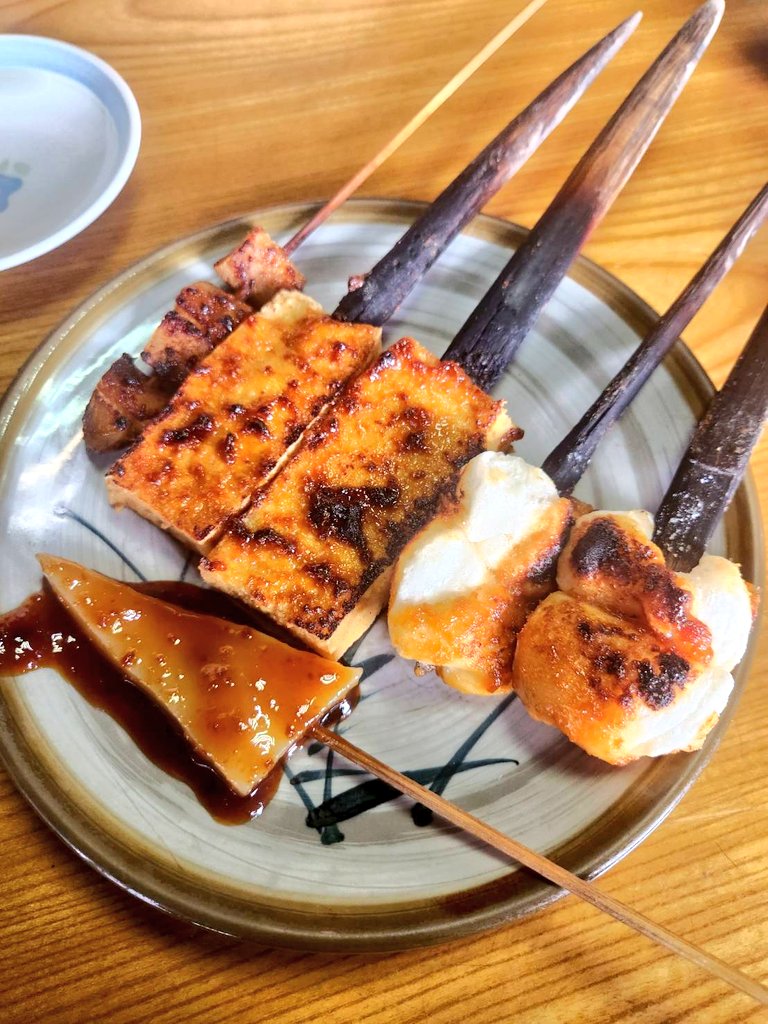 Oliver044855's tweet photo. 会津若松のお客さんに連れてきてもらった田楽屋さん✨

写真からわかりますが
めちゃくちゃ煙り凄いです(笑)

でも
お味噌がうまくて
味は抜群でした

メニューが変色してる😅 https://t.co/UXaFMl0oww