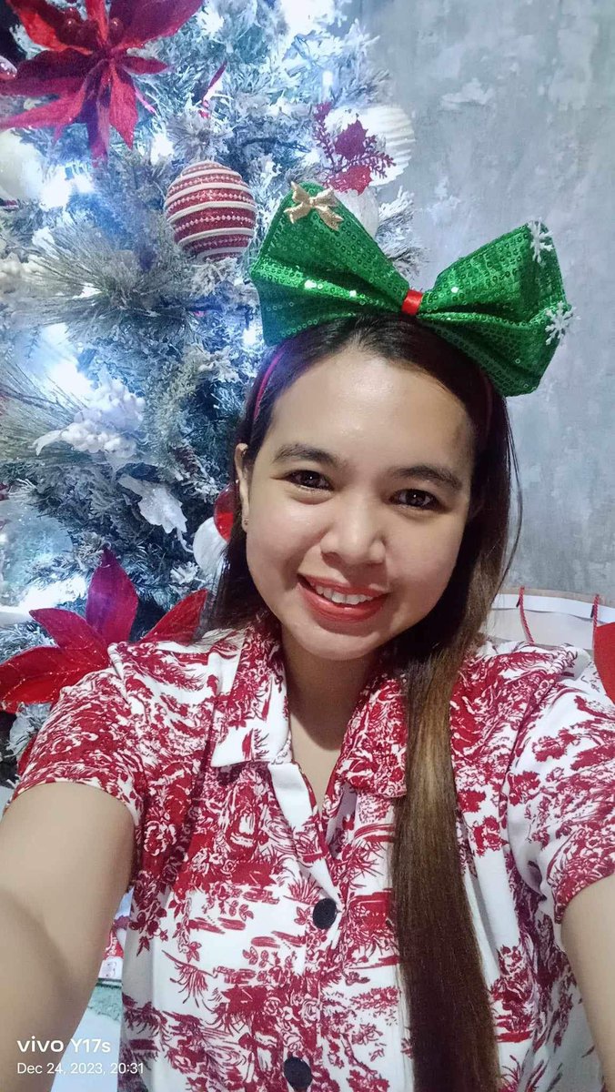 Stephanie021322's tweet photo. @Vivo_Phil 
I'm finding joy in the simple moments, savoring time with loved ones, and embracing the warmth of shared laughter and traditions, creating a cozy and cherished atmosphere this Christmas. #Vivo4Christmas https://t.co/ohS0if2r1N