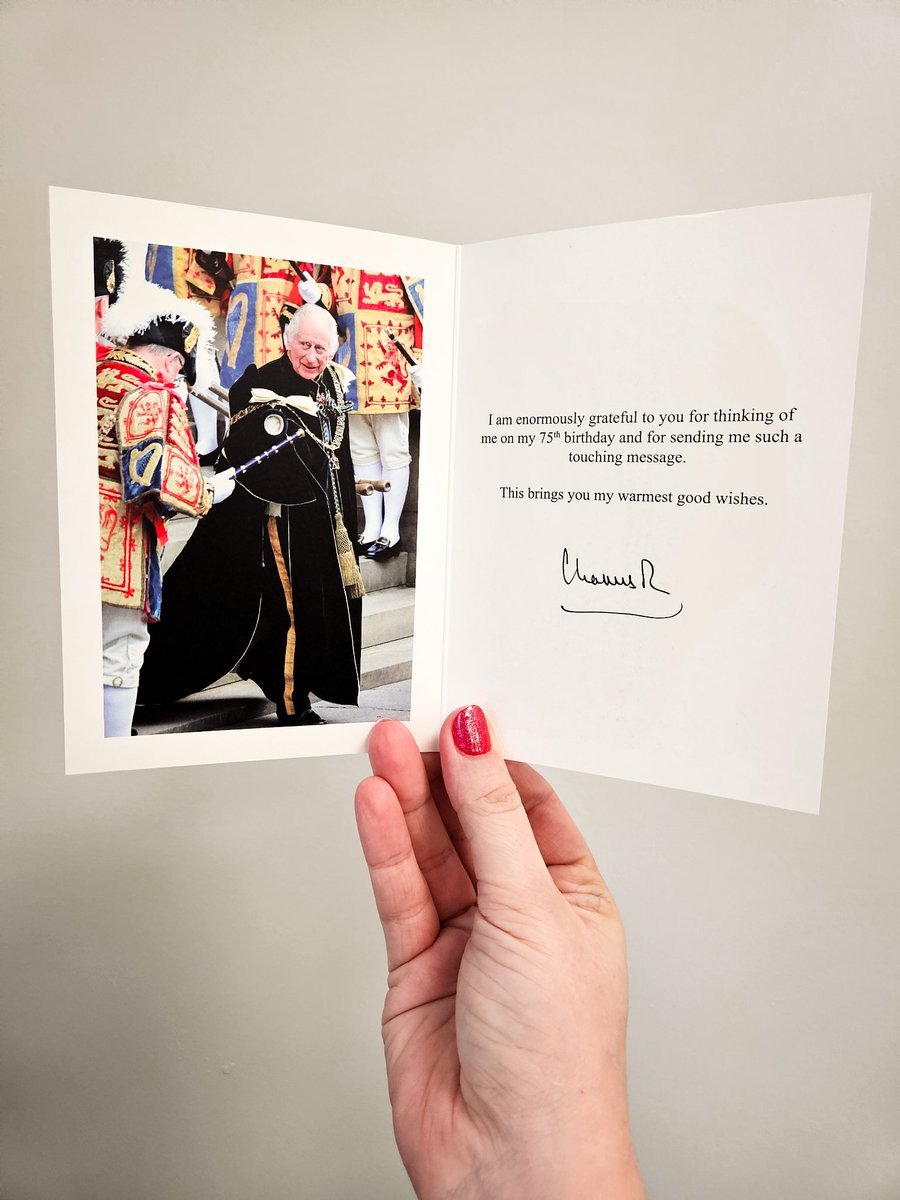 Krol_Zaczytana's tweet photo. A royal reply that just came in. A thank you note for sending birthday wishes to the King.
#kingcharles #kingcharlesiii #royalreply #royalmail https://t.co/oLHr2By5ne