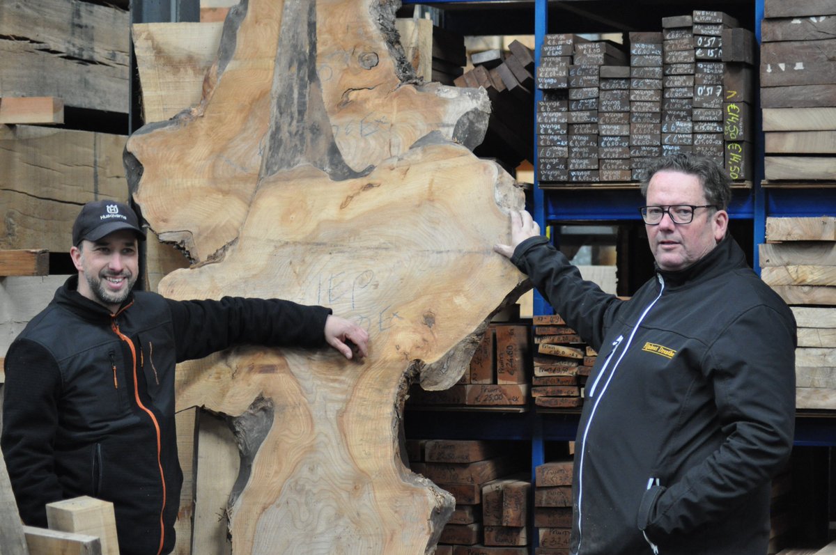 Duurzaam hout, uit Nederland, en vaak nog met een mooi verhaal. De Nederlandse #Rondhoutveiling, jaarlijks georganiseerd door de Bosgroepen, is dé plek om de mooiste en meest bijzondere stammen van eigen bodem op de kop te tikken. 

bosgroepen.nl/nieuws/van-sta…