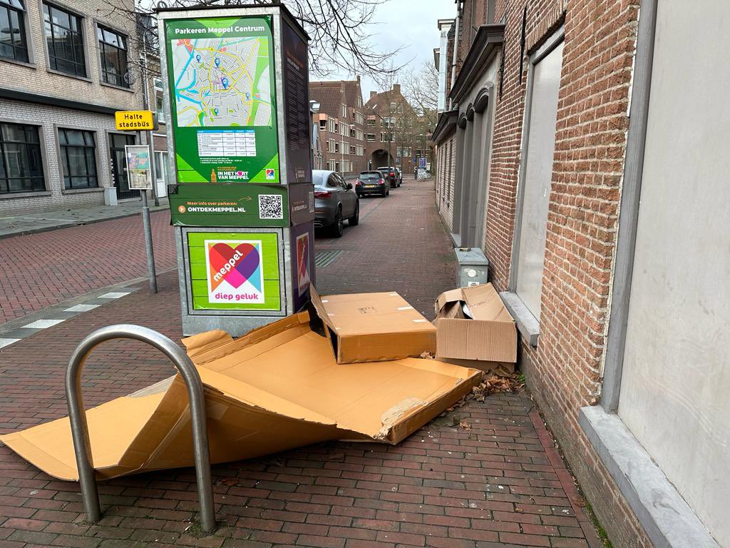 geransmeppel's tweet photo. @GemeenteMeppel wederom wordt de zijkant van ons winkelpand gebruikt als dump plek door bewoners in de straat 😞 https://t.co/c09hBVjNVT