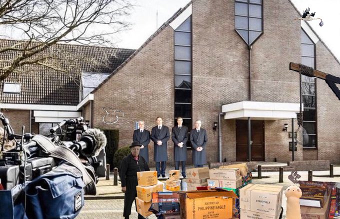 Vanmiddag is het weer zover: bij alle 448 gereformeerde kerken op #Urk kunt u tussen 12 en 18 uur uw vuurwerk gratis laten zegenen door onze dominees. #BezoekOns