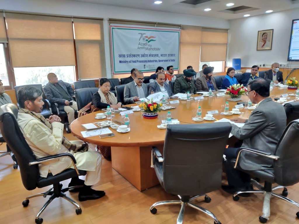 PashupatiParas's tweet photo. आज पंचशील भवन में स्थित @MOFPI_GOI में आयोजित हिन्दी सलाहकार समिति की दूसरी बैठक की अध्यक्षता की, जिसके दौरान राजभाषा नीति के कार्यान्वयन पर चर्चा की तथा हिन्दी में शत् प्रतिशत् कार्य करने की लक्ष्य की प्राप्ति के लिए सभी अधिकारियों को दिशानिर्देश दिए।
@PMOIndia @narendramodi https://t.co/6CmxTDxAOI