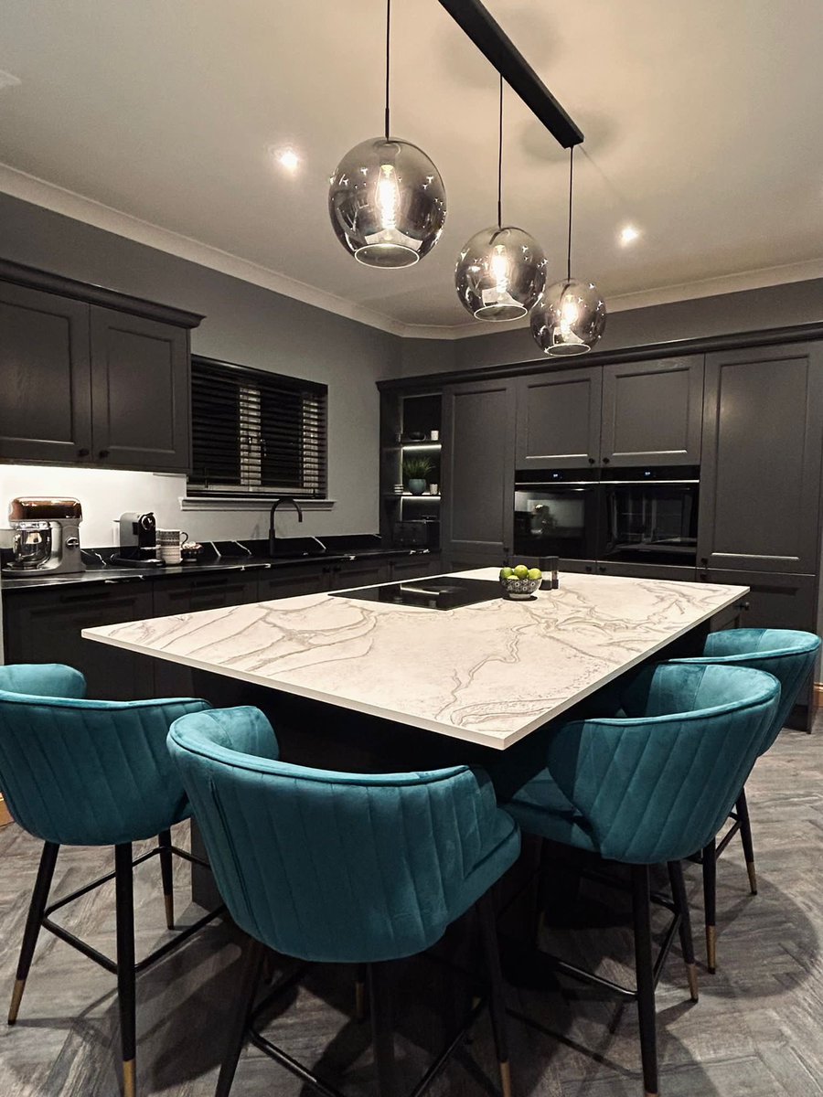 JRWkitchens's tweet photo. New Year New Kitchen 🥂 https://t.co/2r95z1RIXV https://t.co/ht6rsoXOs6