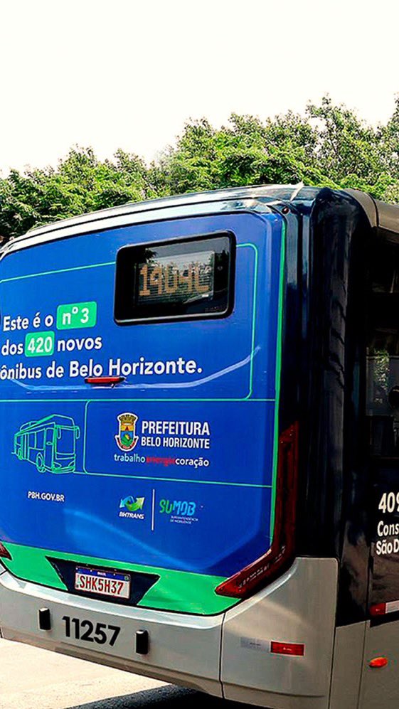 podonibus's tweet photo. NÃO É O NÚMERO 3. 

a montagem tava até bem feita, mas esqueceram que o número do veículo aparece na parte de baixo E na lateral… 

o número 3 segue perdido e a prefeitura segue calada https://t.co/C68KwUV2Tz