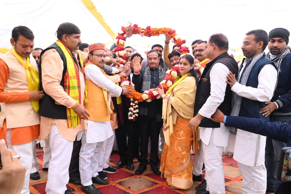 drdineshbjp's tweet photo. श्री नैमिशारण्य धाम, सीतापुर में विशाल ब्राह्मण सभा में मुख्य अतिथि के रूप में सहभागिता कर हजारों की संख्या में उपस्थित जनसमूह को संबोधित किया।

इस अवसर पर मा. विधायक श्री @mlashashank जी, ब्राह्मण चेतना परिषद के प्रदेश अध्यक्ष श्री विश्वदीप अवस्थी जी, राष्ट्रीय सचिव श्री रंजन दीक्षित जी, प्रदेश उपाध्यक्ष श्री हिमांशु अवस्थी जी, अमरीश अवस्थी, प्रदेश महासचिव सुशील मिश्रा जी, प्रदेश सचिव श्री आशुतोष तिवारी जी, संचालक अभिषेक त्रिपाठी जी, वरिष्ठ भाजपा नेता एवं पूर्व पार्षद श्री @PanditGDShukla1 जी, भाजपा नेता श्री @sunilshukla8400 जी आदि उपस्थित रहे।

@narendramodi @JPNadda @AmitShah @blsanthosh @myogiadityanath @idharampalsingh @pmoindia @BJP4India @BJP4UP