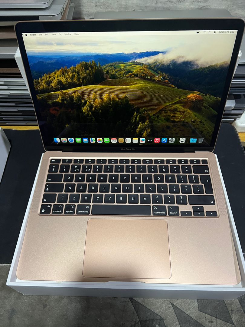 Melechtech's tweet image. #Openedbox 2020 #MacBook Air 13inches M1 - 3.2ghz M1/8gig Ram/256gig ssd/TouchID/Rosegold/10 cycle count - 750k