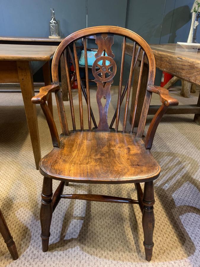 AntiqueTables1's tweet image. Antique Windsor Wheel Back Carver 

rb.gy/zccfn1

#wheelbackchair #antiquechair #antique #furniture #interiordesign