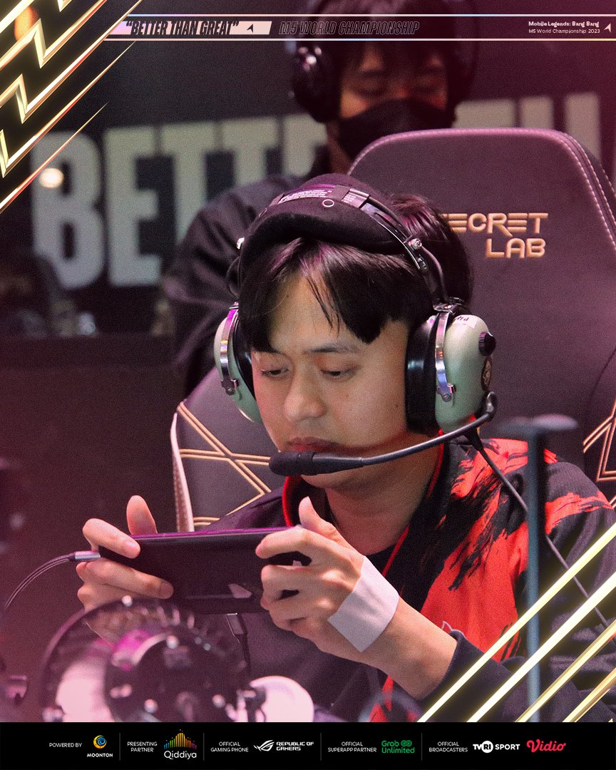 mplidofficial's tweet photo. GEEK FAM membuktikan bahwa mentalitas tim Indonesia bukanlah mental menyerah melainkan mental bertarung hingga titik darah penghabisan. 🔥🤯🇮🇩👑
#WeOwnThis #M5YUZHONG #MSeries5thAnniversary #betterthangreat #MLBBM5 #5ekarangIndonesia https://t.co/Yg53vdFWE0
