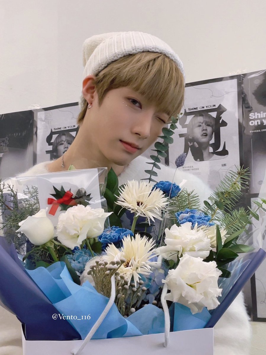 Vento_116's tweet photo. 루이 생카에 꽃다발 배달한 장하오 ……….. https://t.co/XuwQABY0sE