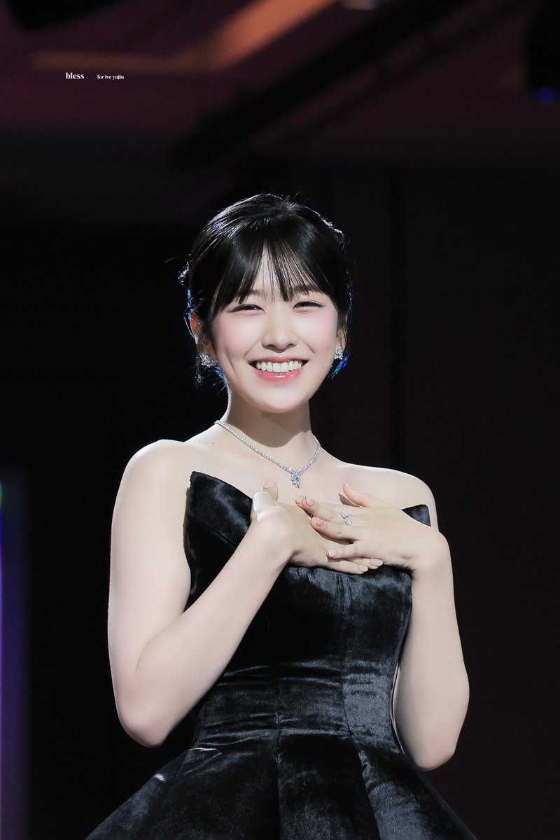 bless_yujin's tweet photo. 231225

#IVE #아이브 #ANYUJIN #안유진 https://t.co/NfKwbmxScY