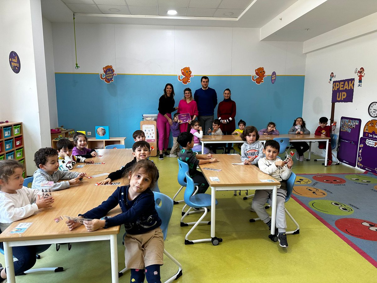 UOCalli's tweet photo. U-BRIDGE VELİ ETKİNLİKLERİMİZ DEVAM EDİYOR💜
Bloom A sınıfı velimiz Esin Hanım U-Bridge veli etkinliği kapsamında mesleğini tanıtarak duygular etkinliğini yaptı. Değerli velimize katkılarından dolayı teşekkür ederiz💜 #UBridge #UğurluOlmak https://t.co/DUno0uq8TR