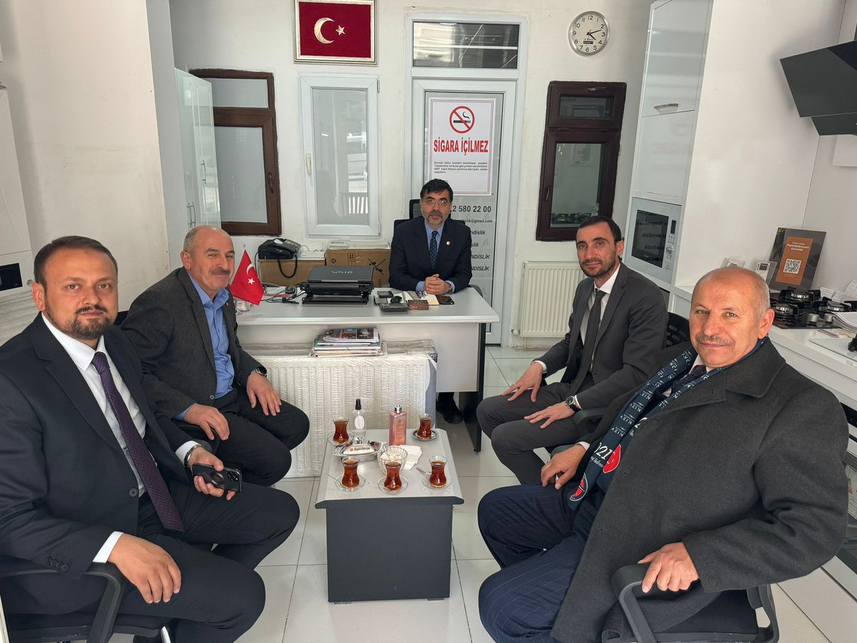 İlçe Başkanımız Sn. <a href="/KadirKarapnar5/">Kadir Karapınar</a> ,Yönetim Kurulu Üyelerimiz ve Esnaf Komisyon Başkanımız Sn. <a href="/belenyilmaz/">Yılmaz Belen</a> ile birlikte Türkiye Emekliler Derneği Keçiören Şube Başkanı Sn.<a href="/FahrettinAlici/">Fahrettin ALICI</a> 'ya yengesinin vefatı sebebiyle taziye ziyaretinde bulunmuşlardır.
Merhumeye Allah’tan