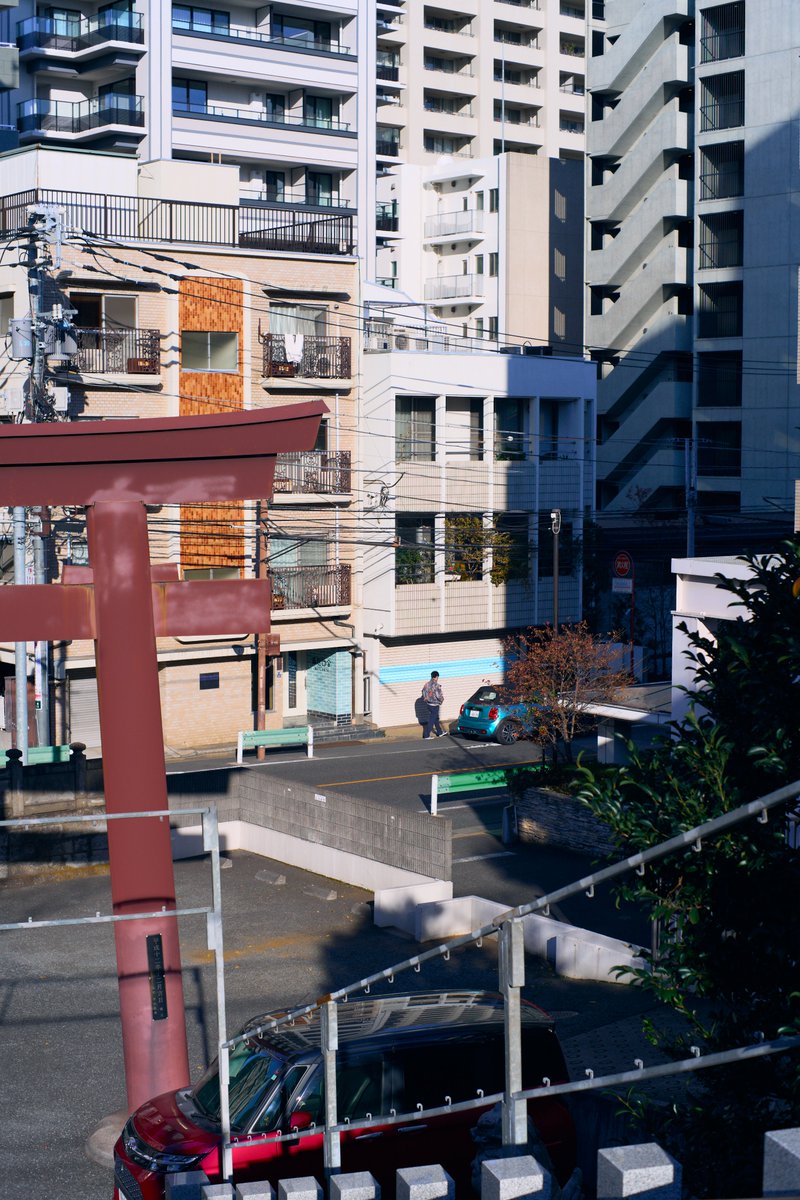 KannistoJuha's tweet photo. Some shots from 1 week ago taken during lunch break at Shirokanedai with my Sony #A7CII & #Kistar 55/1.2. It was another very clear and sunny day with photogenic light. More: https://t.co/6i94PGW6Bt https://t.co/VPVHIunKXs
