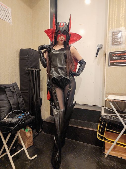 四谷にて絶賛アニソンライブ中！ 蓮実はドロンジョ様コスプレで総合MCをしております！ 盛り上がってるぅ✨🎤 https://t.co/Uq2bAu2bgy