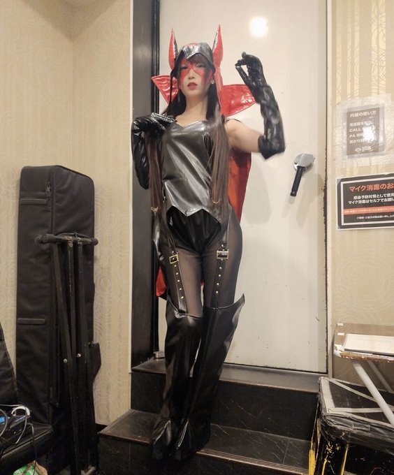 四谷にて絶賛アニソンライブ中！ 蓮実はドロンジョ様コスプレで総合MCをしております！ 盛り上がってるぅ✨🎤 https://t.co/Uq2bAu2bgy