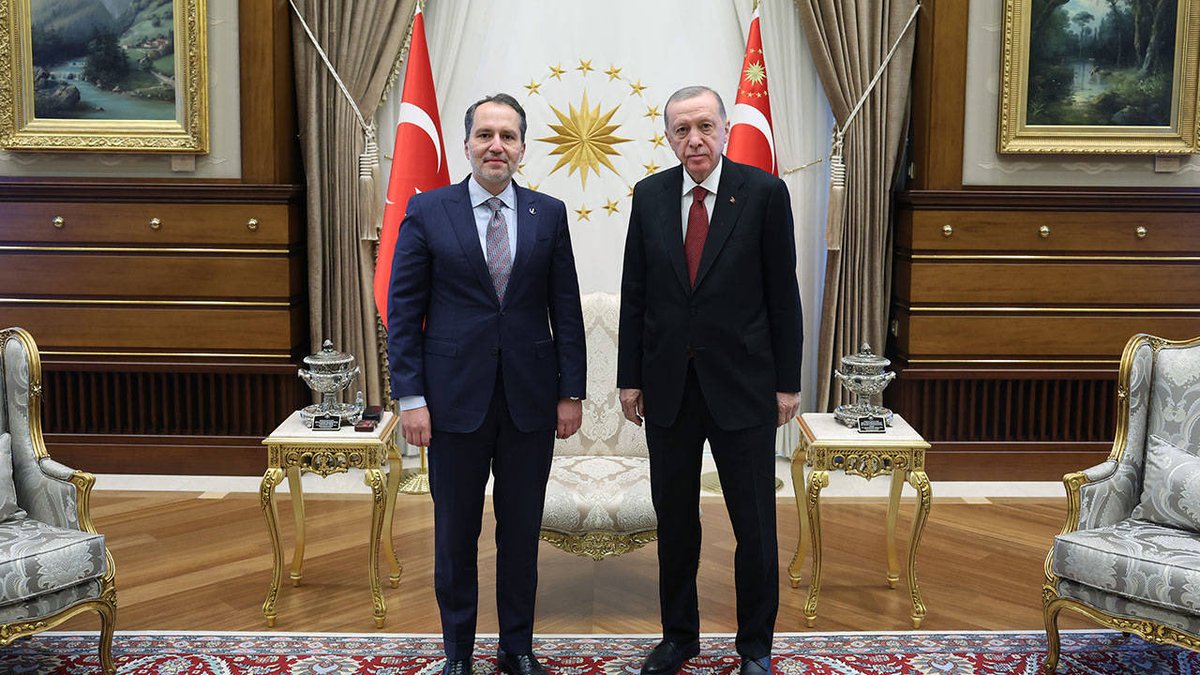 🖋️ Seçim öncesi yapılan protokoldeki sözlerin yerine getirilmediğini belirten Yeniden Refah Partisi Genel Başkanı Fatih Erbakan, "17 bin TL asgari ücretin ülkemizin çalışan nüfusunun yarısını ve ailelerini sadece yoksulluğa değil aynı zamanda gıda, kira, eğitim, giyim, ulaşım,