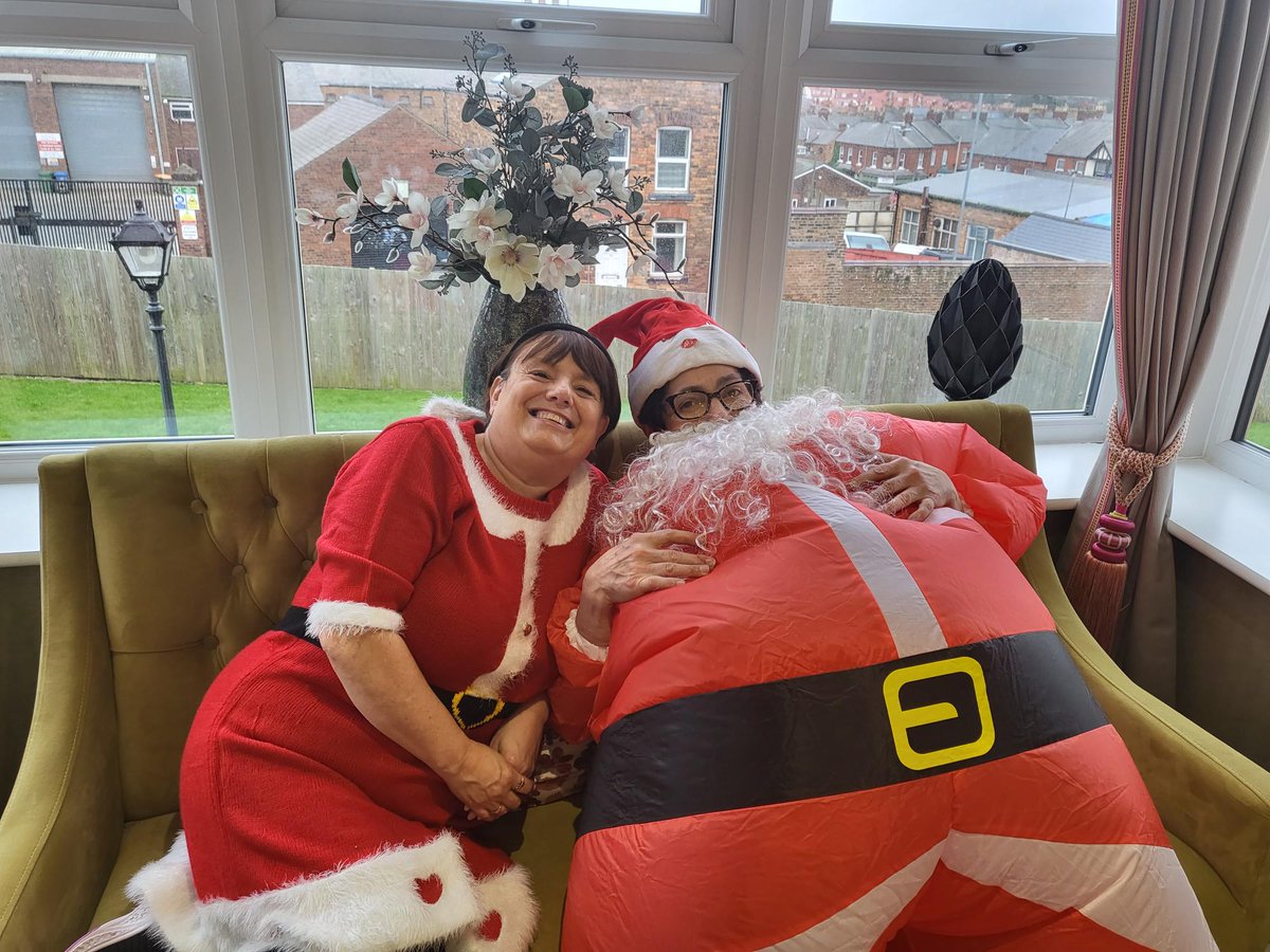 StMarysHomes's tweet photo. This festive season, joy and warmth filled the air at Castle Grange Care Home in #Scarborough as Father Christmas paid a special visit to our beloved residents! 
#carehomes #lifestylechoice #FestiveFun https://t.co/bd4ersxqzH