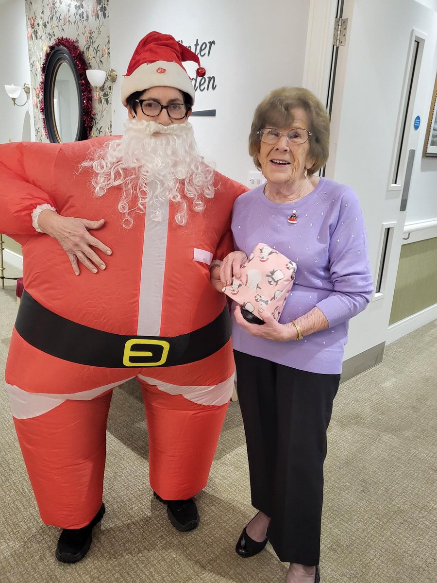 StMarysHomes's tweet photo. This festive season, joy and warmth filled the air at Castle Grange Care Home in #Scarborough as Father Christmas paid a special visit to our beloved residents! 
#carehomes #lifestylechoice #FestiveFun https://t.co/bd4ersxqzH