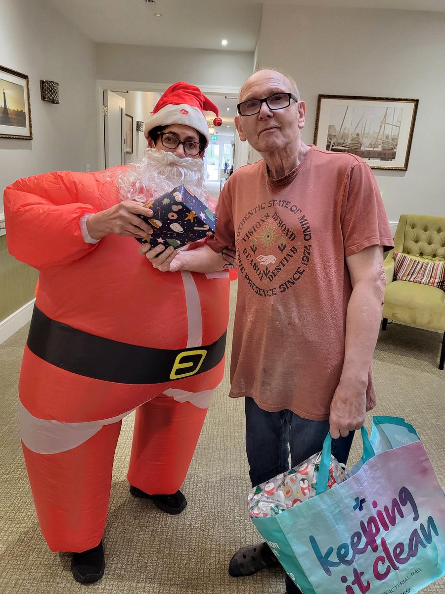 StMarysHomes's tweet photo. This festive season, joy and warmth filled the air at Castle Grange Care Home in #Scarborough as Father Christmas paid a special visit to our beloved residents! 
#carehomes #lifestylechoice #FestiveFun https://t.co/bd4ersxqzH