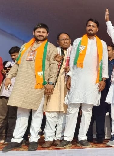 थोड़ा है थोड़े की जरूरत है 
बस इसी लाइन पर चलते हुए प्रदेश के मुखिया ने अपनी जगह बनाई है मुख्यमंत्री विष्णुदेव साय ने ( 1 /2) pic देखे 
<a href="/ChhattisgarhCMO/">CMO Chhattisgarh</a> 
<a href="/vishnudsai/">Vishnu Deo Sai</a> 
#cmchattisgadh 
#yuwamorcha 
<a href="/BJP4CGState/">BJP Chhattisgarh</a> 
<a href="/JashpurDist/">Jashpur</a> 
<a href="/IYCJashpurNagar/">Jashpur Youth Congress</a> 
<a href="/narayan_chandel/">Narayan Chandel</a>