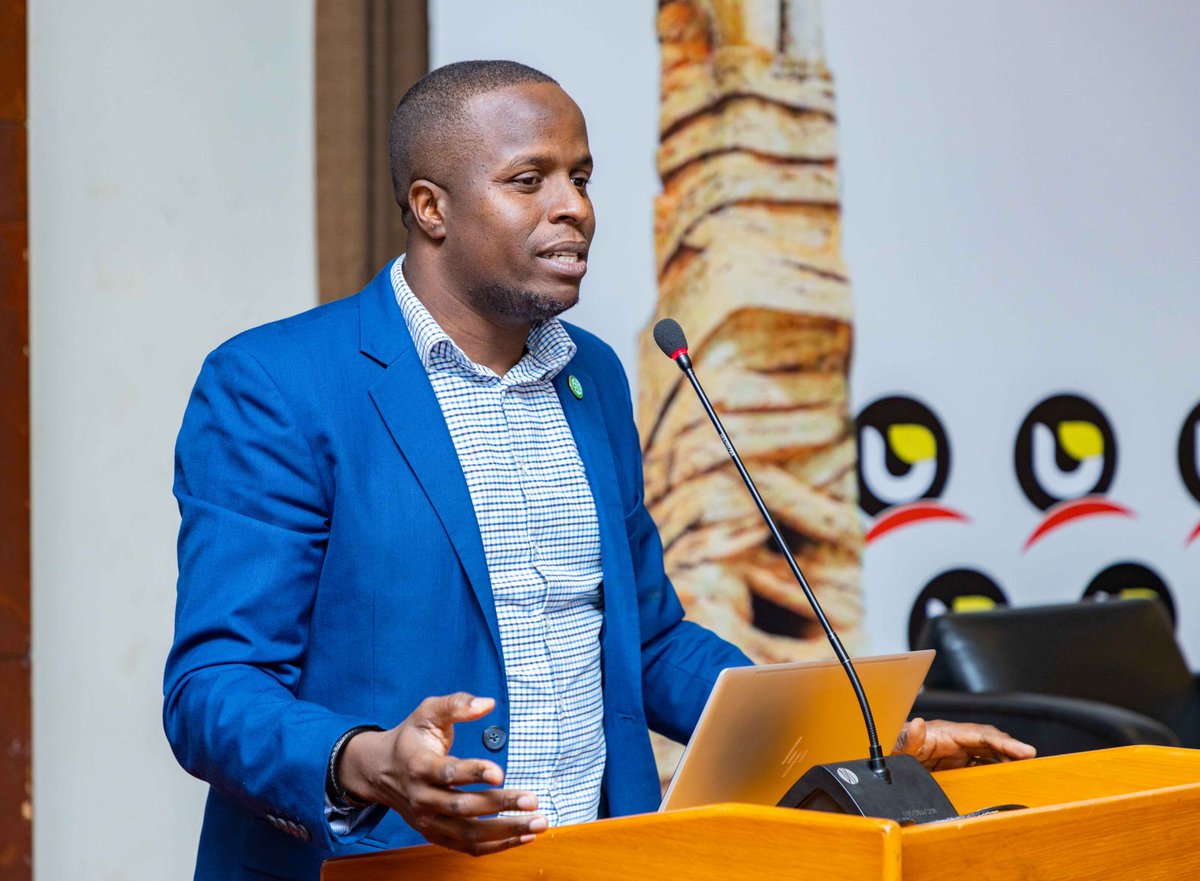 OldMutualUganda's tweet photo. ...He  went on to highlight the benefits of the fund such as, the tax exemption, daily interest growth and lots more.

He thanked the audience for listening and urged them to sign up for the fund: https://t.co/MDw9MSjHXH to learn more.

#UgandaDiasporaBusinessBreakfast2023

2/2 https://t.co/YUUOImcU1I
