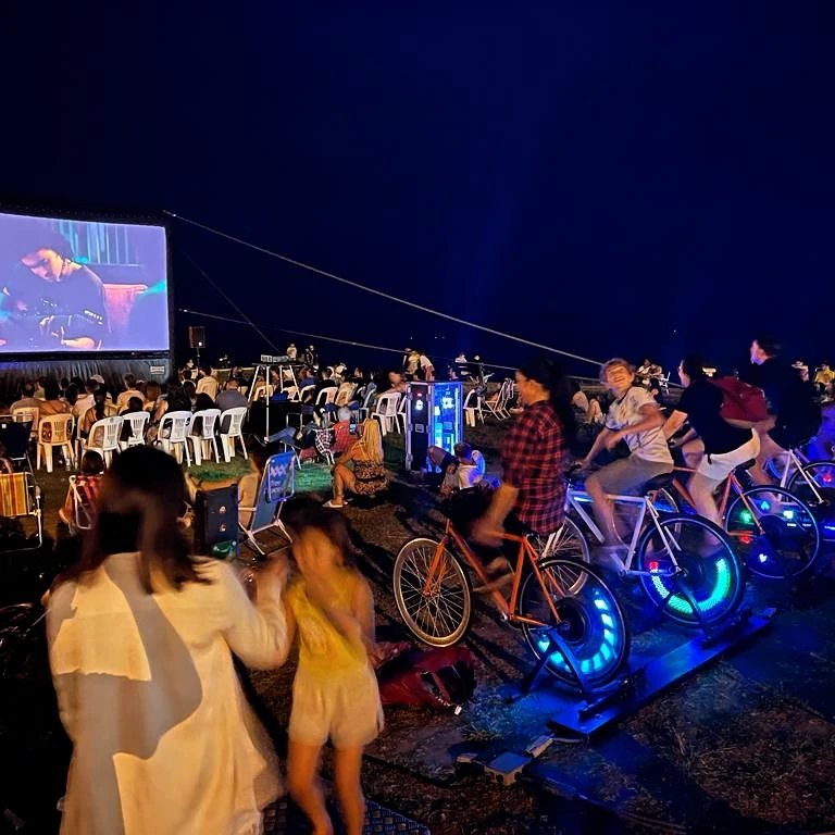 GRACIAS #Montevideo ‼️‼️

Que divino estuvo este inicio!! 
Vamos a gozar esta temporada 15* y la celebración de 15 veranos con exhibición de cine gratuito e itinerante en pantalla gigante. 

Seguimos camino‼️
HOY #coloniadelsacramento 🚴‍♂️🎬📣